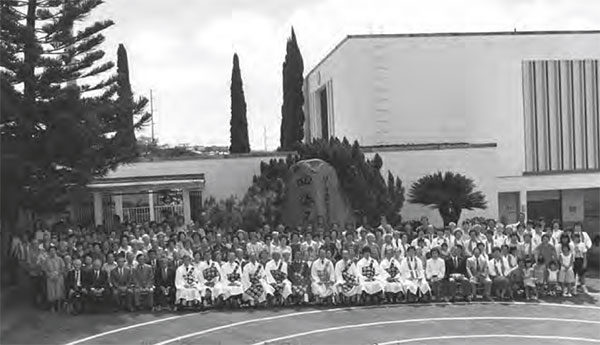Jikoen School St. temple with many ministers and sangha members posing for photo